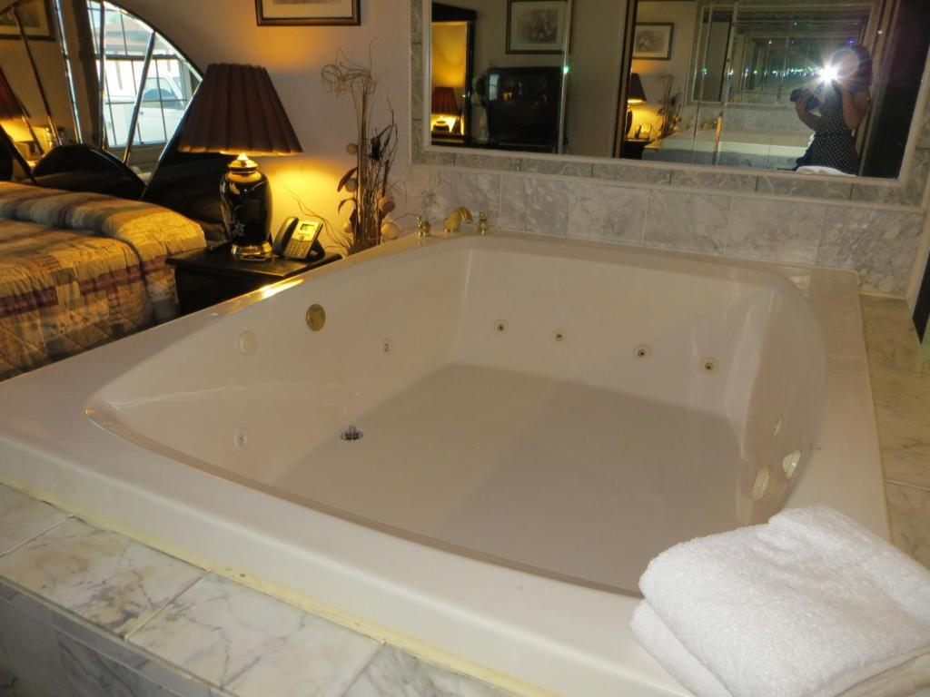 Hollywood Inn & Suites ガーニー 部屋 写真