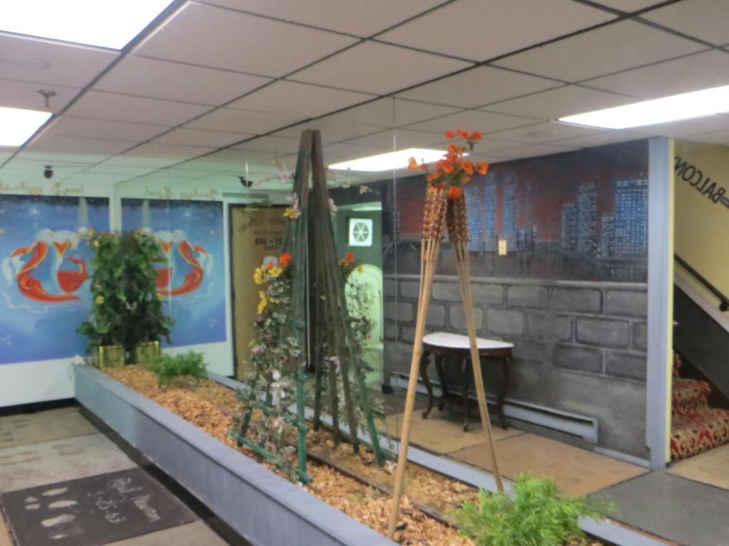 Hollywood Inn & Suites ガーニー エクステリア 写真