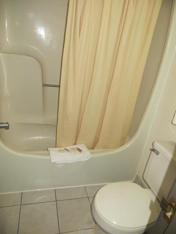 Hollywood Inn & Suites ガーニー エクステリア 写真