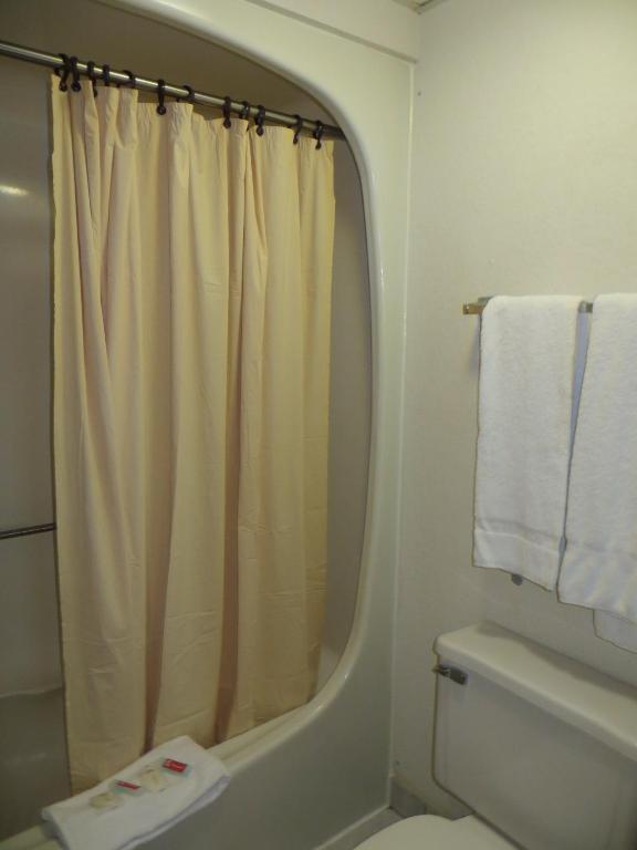 Hollywood Inn & Suites ガーニー エクステリア 写真